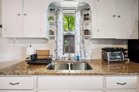 Kitchen - 10416 Tomkinson, Scotts, MI 49088 photo 2 of 2