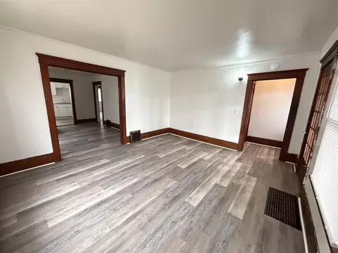 Living - 334 W Wesley, Jackson, MI 49201 photo 13 of 15