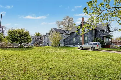 Exterior - 334 W Wesley, Jackson, MI 49201 photo 6 of 11