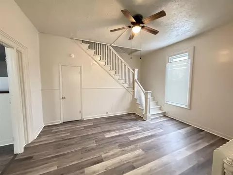 Living - 334 W Wesley, Jackson, MI 49201 photo 1 of 15