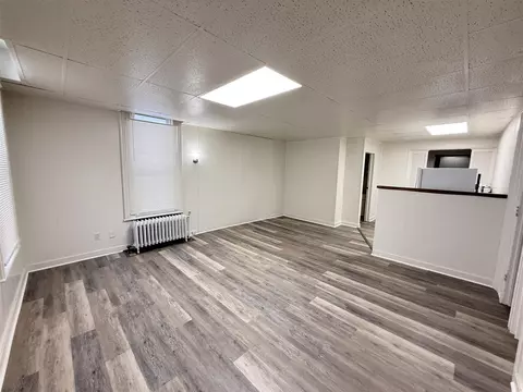Living - 334 W Wesley, Jackson, MI 49201 photo 5 of 15