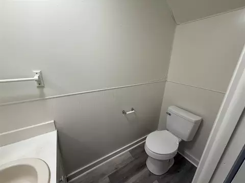 Bath - 334 W Wesley, Jackson, MI 49201 photo 1 of 4
