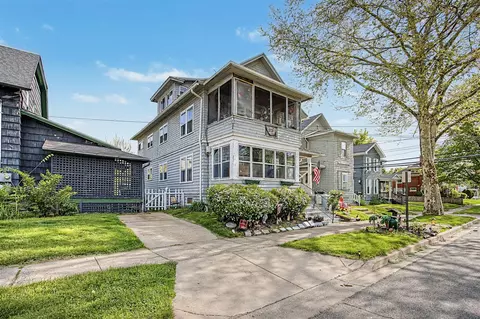 Exterior - 334 W Wesley, Jackson, MI 49201 photo 4 of 11