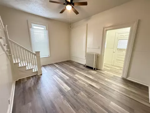 Living - 334 W Wesley, Jackson, MI 49201 photo 3 of 15