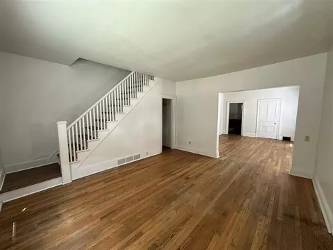 Living - 334 W Wesley, Jackson, MI 49201 photo 10 of 15