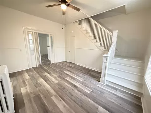 Living - 334 W Wesley, Jackson, MI 49201 photo 2 of 15
