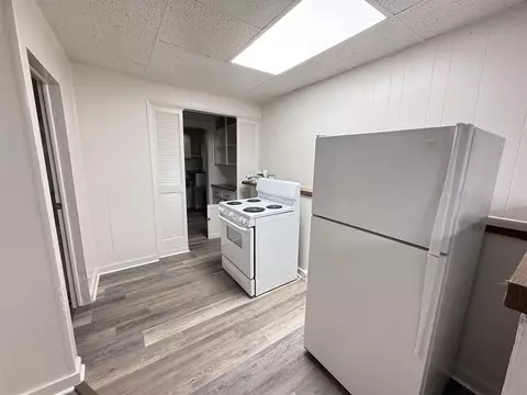 Kitchen - 334 W Wesley, Jackson, MI 49201 photo 1 of 7