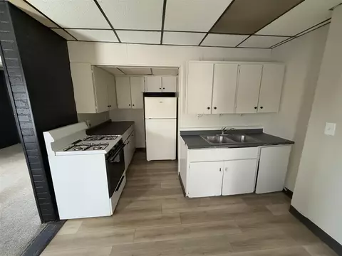 Kitchen - 334 W Wesley, Jackson, MI 49201 photo 2 of 7