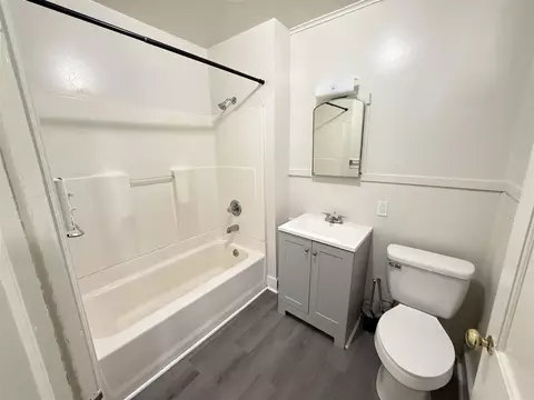 Bath - 334 W Wesley, Jackson, MI 49201 photo 4 of 4