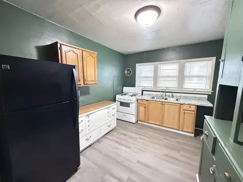 Kitchen - 334 W Wesley, Jackson, MI 49201 photo 3 of 7