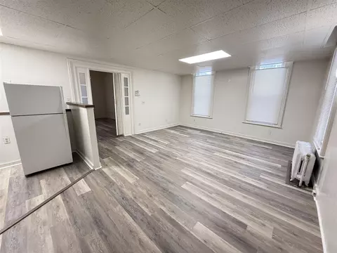 Living - 334 W Wesley, Jackson, MI 49201 photo 6 of 15