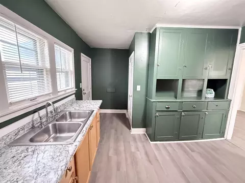 Kitchen - 334 W Wesley, Jackson, MI 49201 photo 4 of 7