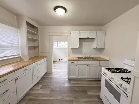 Kitchen - 334 W Wesley, Jackson, MI 49201 photo 5 of 7