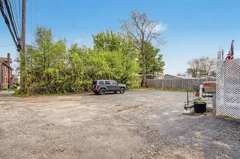 Exterior - 334 W Wesley, Jackson, MI 49201 photo 7 of 11