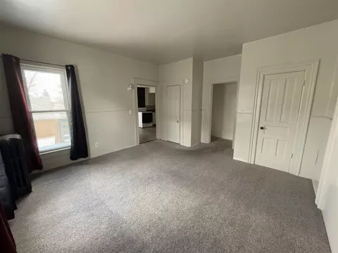 Living - 334 W Wesley, Jackson, MI 49201 photo 9 of 15