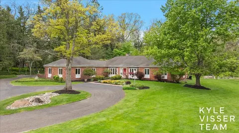 1585 River Oaks, Ada, MI 49301