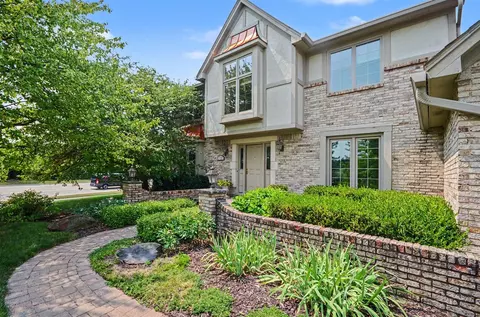 17107 Maple Hl, Northville, MI 48168