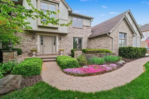 17107 Maple Hl, Northville, MI 48168