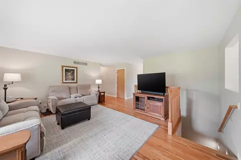 Living - 4926 Walz, Jackson, MI 49201 photo 1 of 2