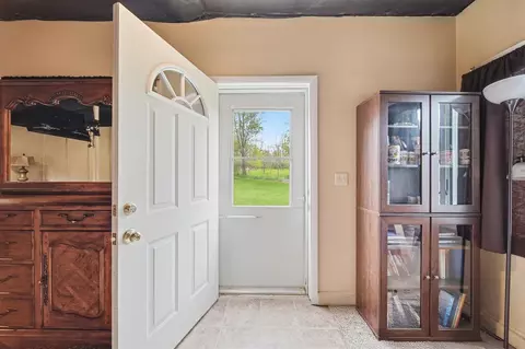 Entry Way - 4926 Walz, Jackson, MI 49201 photo 3 of 3