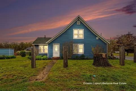1301 56th, Fennville, MI 49408