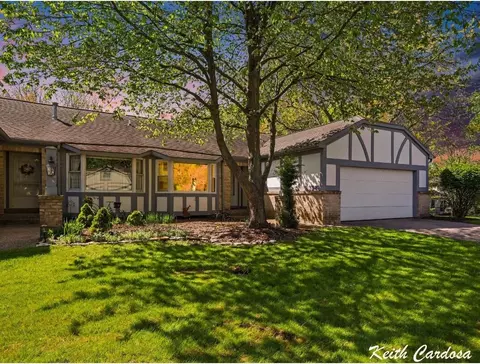 3119 W Maple Villa, Grand Rapids, MI 49508