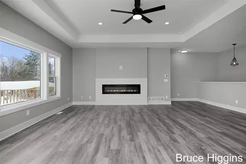 Living - 8516 Warner, Allendale, MI 49401 photo 3 of 5