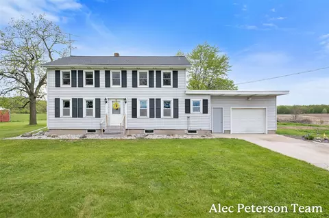 15799 40th Ave, Coopersville, MI 49404