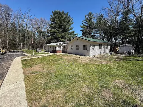3105 N Evergreen, White Cloud, MI 49349