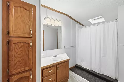 Bath - 2220 30th, Blanchard, MI 49310 photo 2 of 3