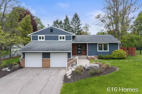 124 Loch Lomond, Grand Rapids, MI 49546