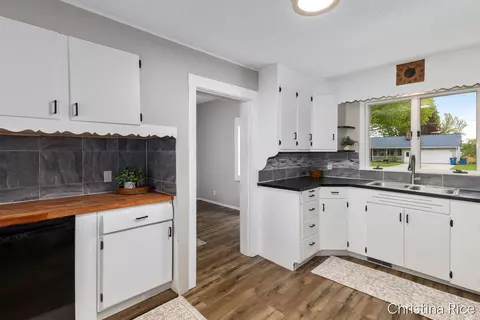 Kitchen - 131 Third, Lakeview, MI 48850 photo 3 of 3
