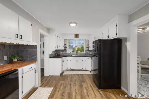 Kitchen - 131 Third, Lakeview, MI 48850 photo 1 of 3