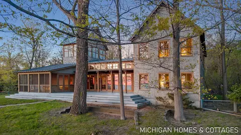 1484 71st, Fennville, MI 49408