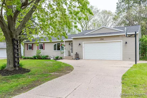 1780 Woodrun, Lowell, MI 49331