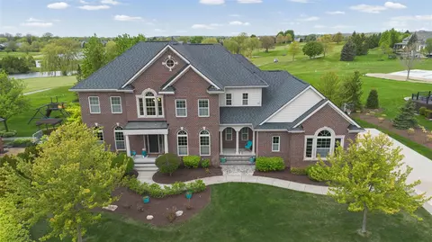 23325 Country Clb, South Lyon, MI 48178