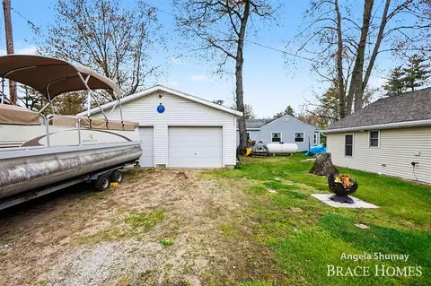 Exterior - 1653 S Beech, White Cloud, MI 49349 photo 4 of 6