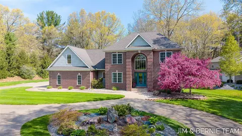 6427 Sand Castle, Holland, MI 49423