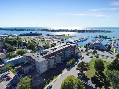 105 W Danaher #201, Ludington, MI 49431