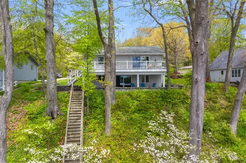 28015 North, Gobles, MI 49055