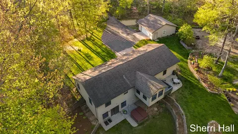 7861 S West County Line, Greenville, MI 48838