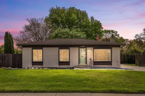 43998 Leonardo, Sterling Heights, MI 48313
