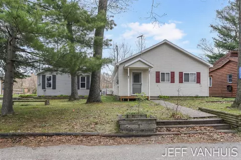 10138 S Lakeside Rdg, Baldwin, MI 49304