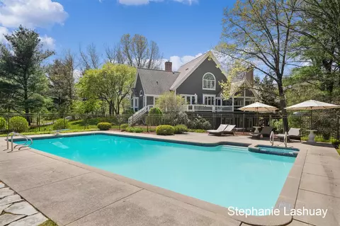 8250 Rum Crk, Rockford, MI 49341