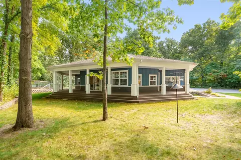 1050 102nd, Plainwell, MI 49080