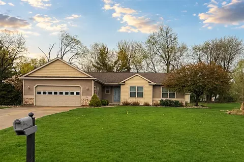1036 S Stoneridge, Plainwell, MI 49080