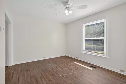 Living - 610 Backus, Jackson, MI 49202 photo 3 of 8