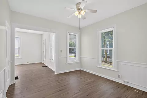 Living - 610 Backus, Jackson, MI 49202 photo 1 of 8