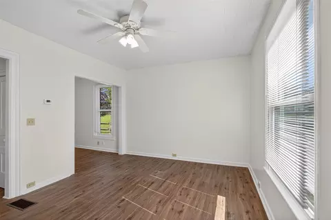 Living - 610 Backus, Jackson, MI 49202 photo 5 of 8