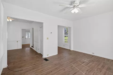 Living - 610 Backus, Jackson, MI 49202 photo 4 of 8